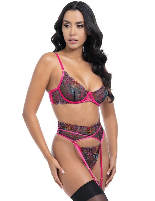 Saracita Underwire Embroidered Three Piece Set