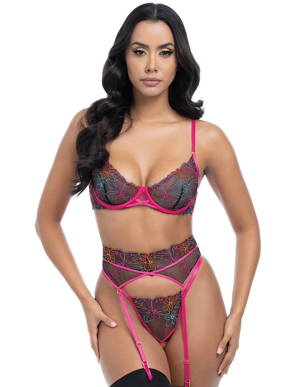 Saracita Underwire Embroidered Three Piece Set